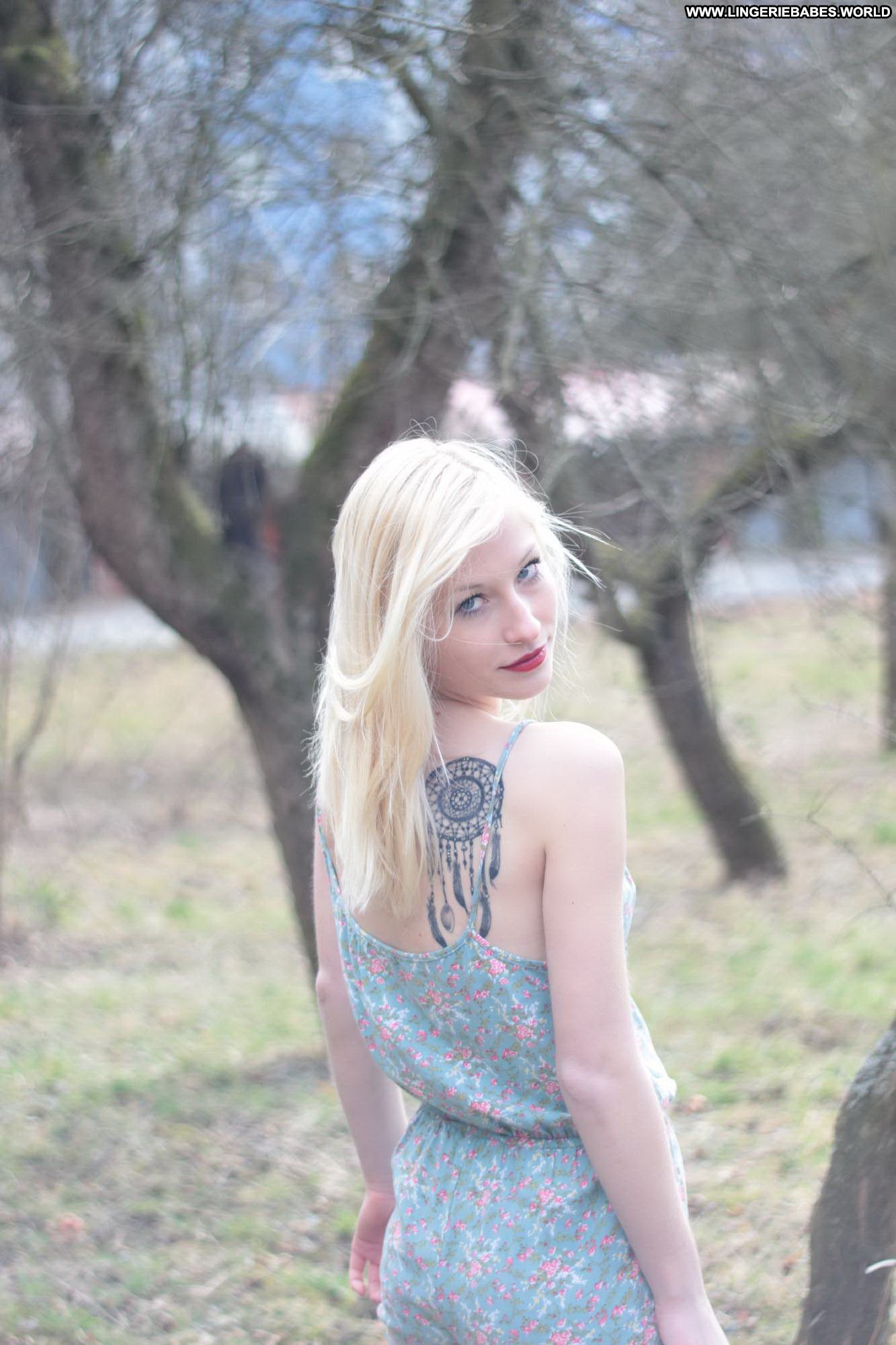 Lashonda Tattoo Amateur Outdoor Teen Blonde Czech Amateur Firm Tits image picture