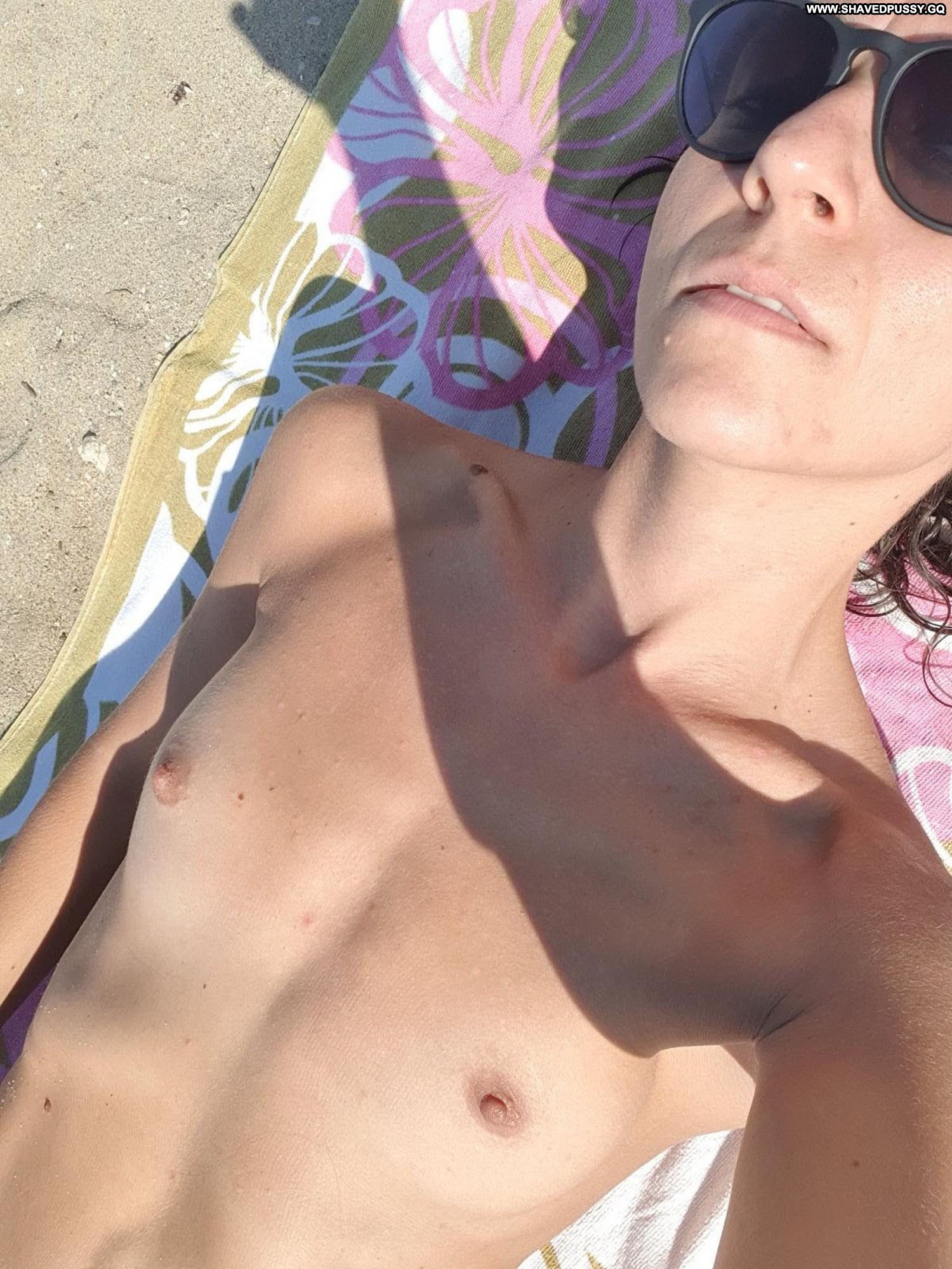 Shaquana Naked Straight Outdoor Amateur Slender Girl Beach Nudist