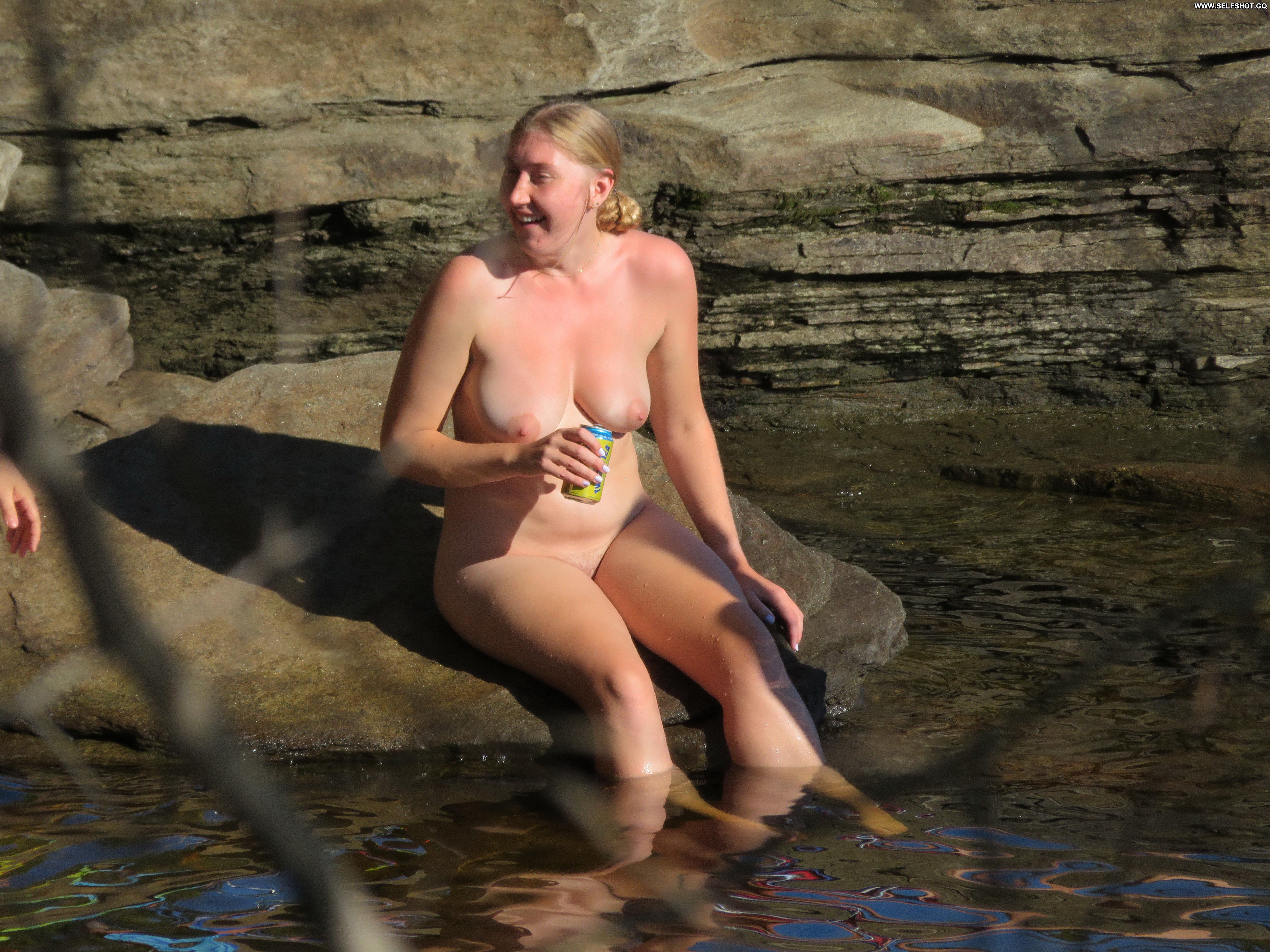 Leontine Public Girls Hot Nude Public Caught Pussy Nudity Lake photo