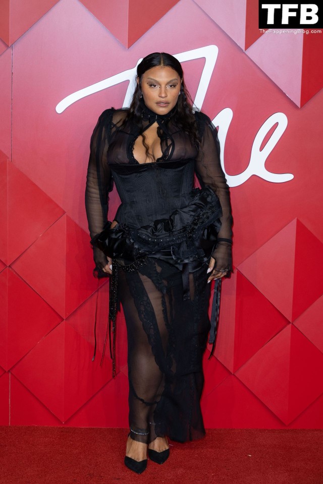 Paloma Elsesser See Through Royal Flashes Hot Photos Straight Videos Full