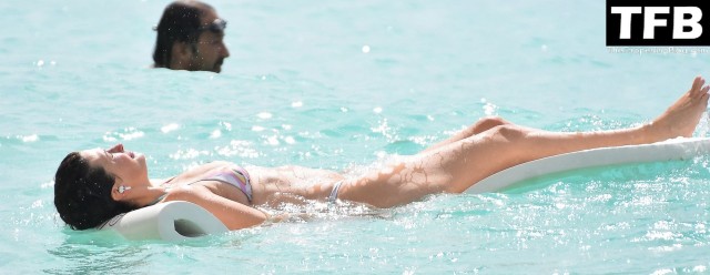 Rhea Durham Bikini Celebrity Sexy Tits Traditional Hot Beach Paradise