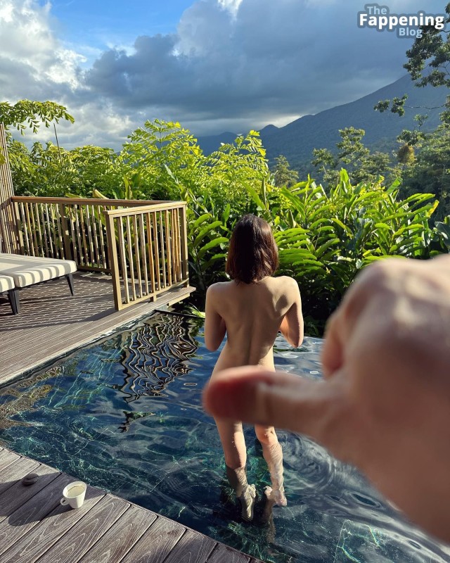 Alexandra Daddario Photos New Full Naked Pool Hot Archive Xxx Big Tits Big Ass