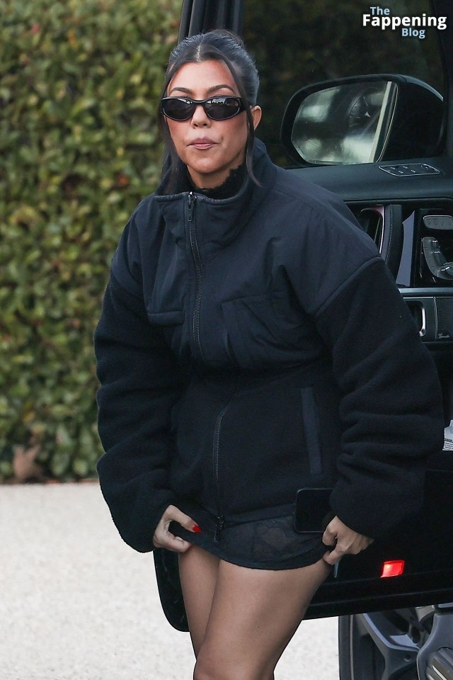 Kourtney Kardashian Visit Celebrity Photos Underwear Car Shows Leaks Straight