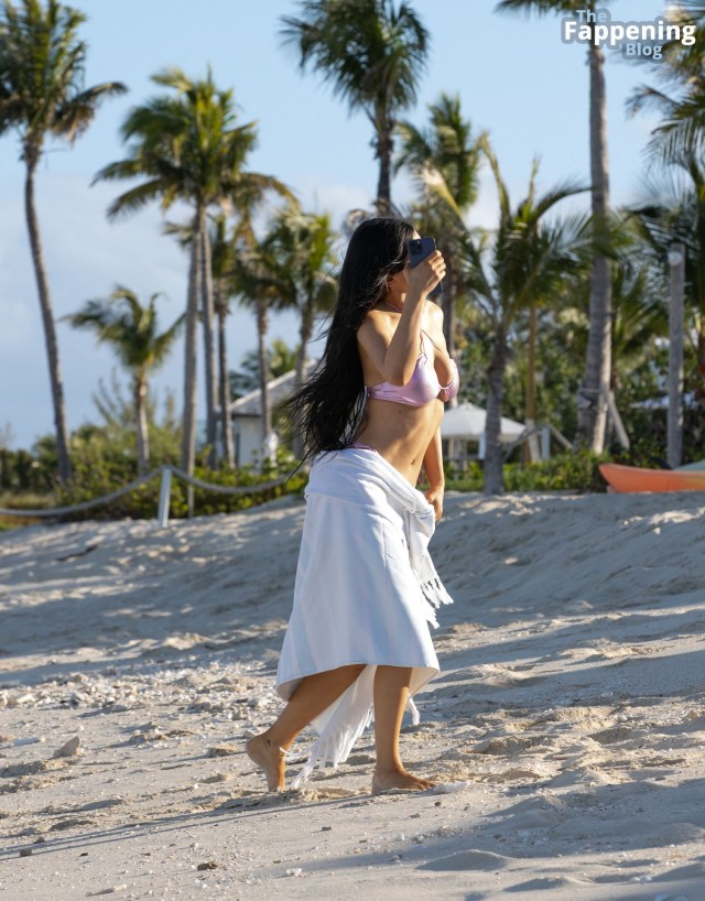 Kylie Jenner Friend Mini Star Businesswoman Good Islands Self Leaks