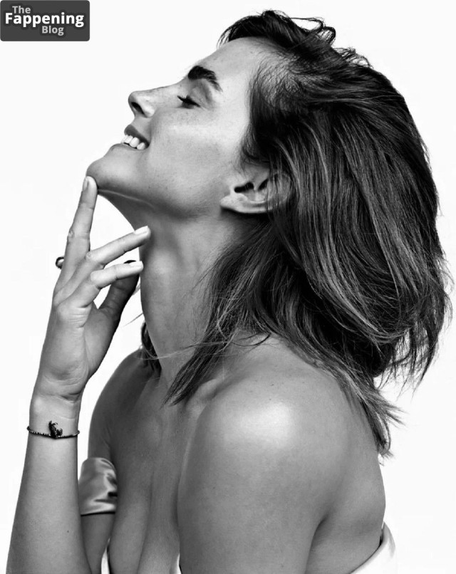 Emma Watson Sexy Magazine Look Sexy Influencer Download Black White