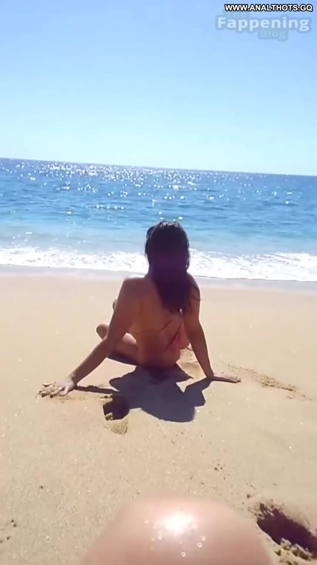 Sarah Curr Full Hot Video The Body Video On Beach Photos Posing