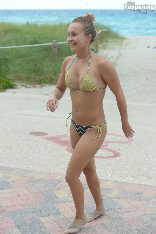 Hayden Panettiere Nashville Play Loud Body Celebrity Black White And Black Full Swim Influencer Leaks War White Bikini Sexy Arch Sexy Bikini Cloud Video Xxx