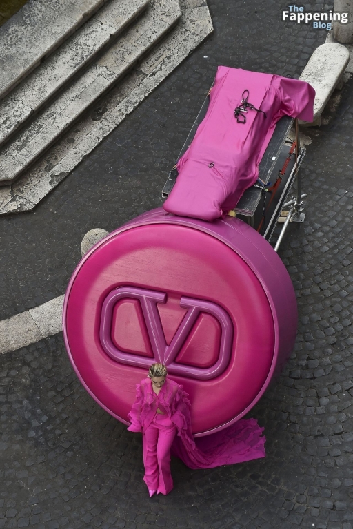 Florence Pugh Beauty Nude Tits Hood Small Tits Photos Straight See Through British Archive Celebrity Act Little Big Ass Direct Terrace Leaks Cos Nude Italy