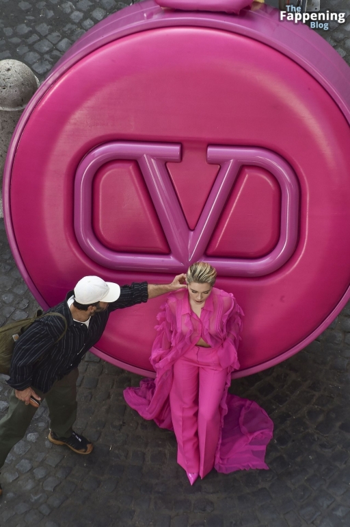 Florence Pugh Beauty Nude Tits Hood Small Tits Photos Straight See Through British Archive Celebrity Act Little Big Ass Direct Terrace Leaks Cos Nude Italy