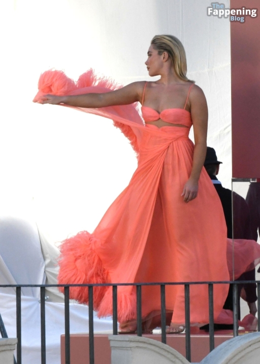 Florence Pugh Old Hat Rev Sexy Pro Actress Terrace Outfit Porn Continue Photo Celebrity Filming Neighborhood Transform Natural Small Tits Out Nsa Surprise Race