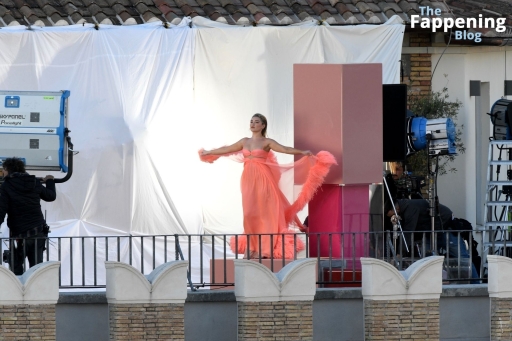 Florence Pugh Old Hat Rev Sexy Pro Actress Terrace Outfit Porn Continue Photo Celebrity Filming Neighborhood Transform Natural Small Tits Out Nsa Surprise Race