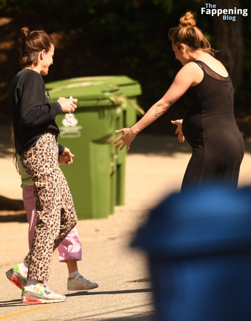 Rumer Willis Loud Big Bro Shows Sis Cloud Video Arch Hand Instagram Holding Leak Full Archive Sit Including Loser American Hills Medium Ass Close Holding Hands