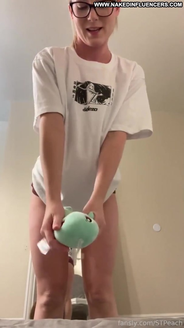 Lisa Peachy In Street Streaming Canadian Instagram Youtube Leaked Ass