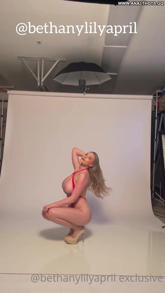 Bethany Lily April British Striptease Sexy Nude Onlyfans Leaked Youtuber
