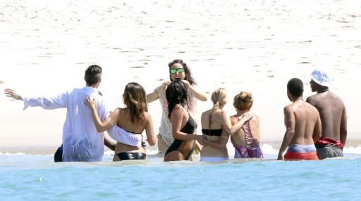 Selena Gomez American Brown Eyes With Friends Sex Spring Breakers Female Place Straight Sexy Music See Through Actress Actress Small Breasts Sexy Friends Bikini